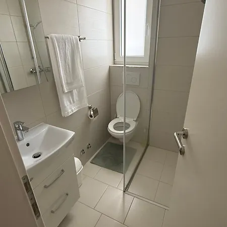 Tatjana Mit Pool * Poreč