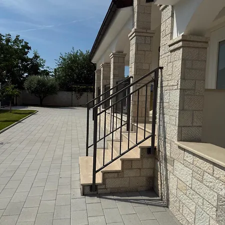 Tatjana Mit Pool Feriehus Poreč