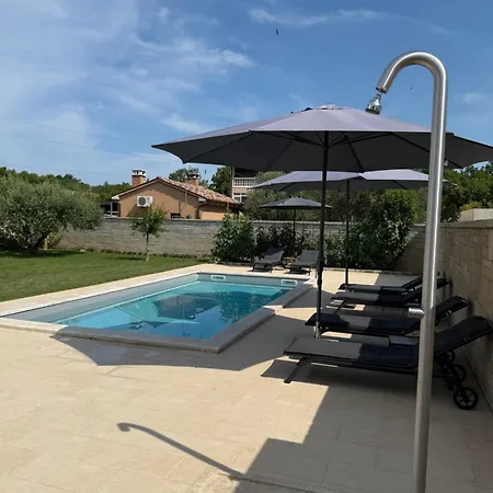 Dom wakacyjny Tatjana Mit Pool *